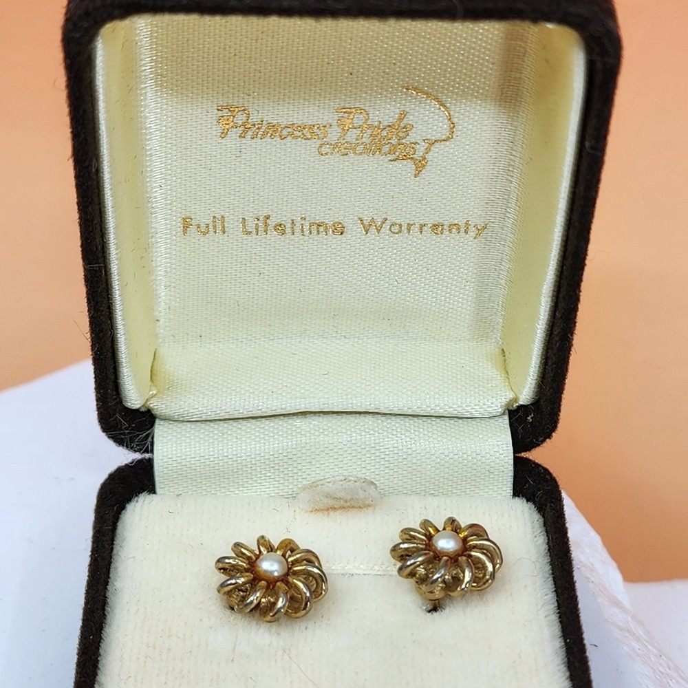 Princess Pride Creations Gold Tone Faux Pearl Floral Stud Earrings Pair Vintage